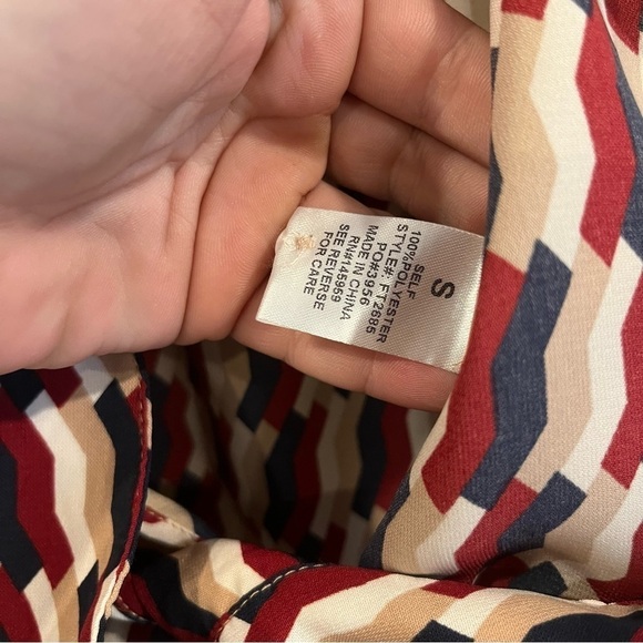 Dress Forum size small maroon and tan geometric wrap long sleeve top vneck - Picture 6 of 9